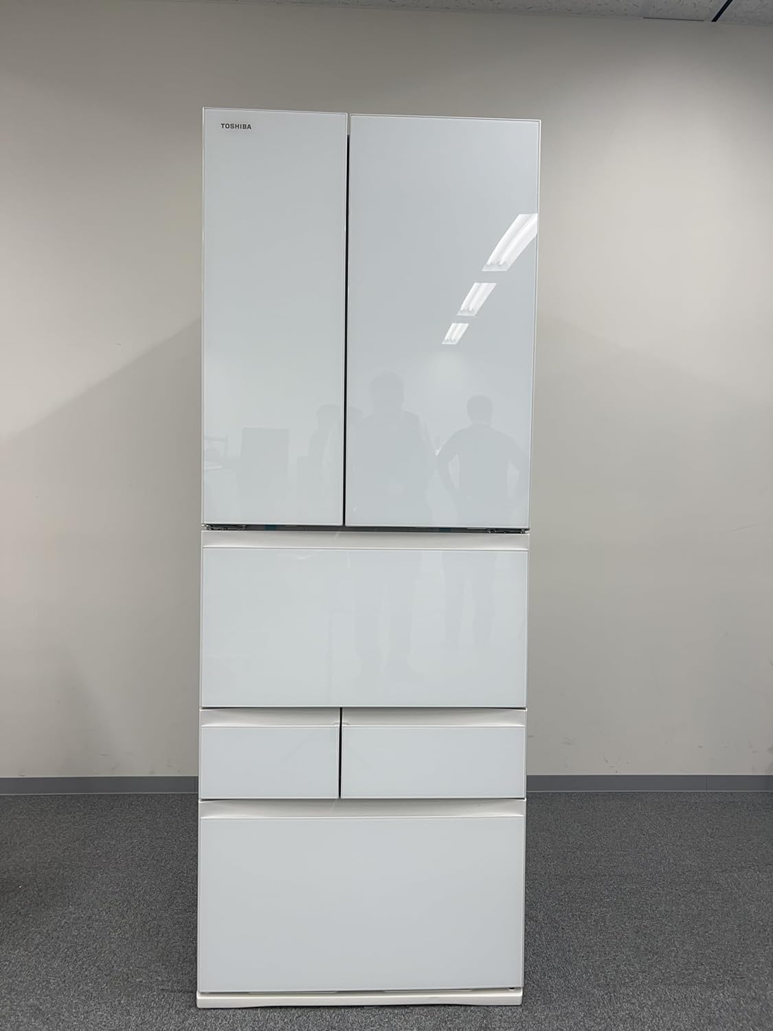 冷蔵庫 幅68.5㎝ 551L 両開き GR-V550FK(EC) サテンゴールド 野菜室がまんなか